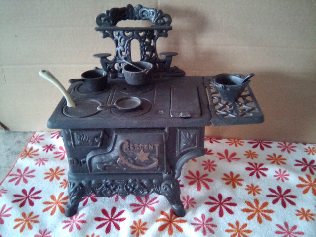 Antique cast iron wood stove replica in Arts & Collectibles in Calgary
