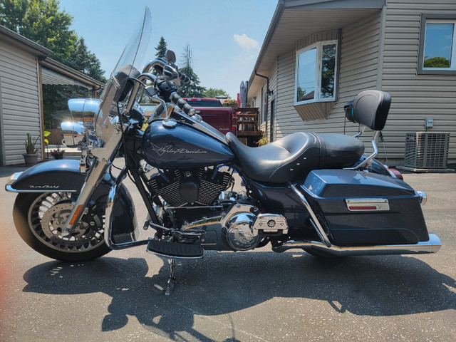 2009 Harley Davidson Road Glide in Street, Cruisers & Choppers in Leamington - Image 2