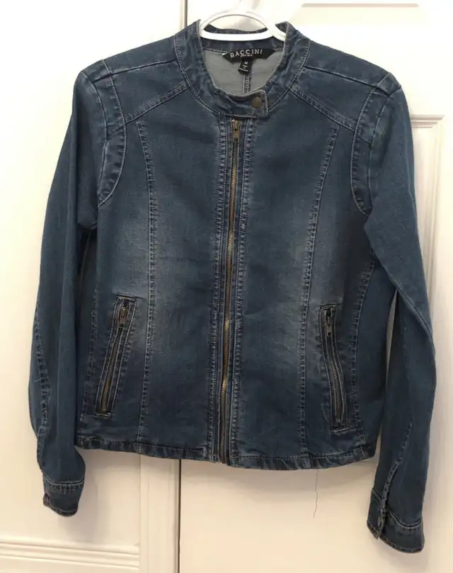 Woman’s Jean jacket - medium in Women's - Tops & Outerwear in Laval / North Shore - Image 2