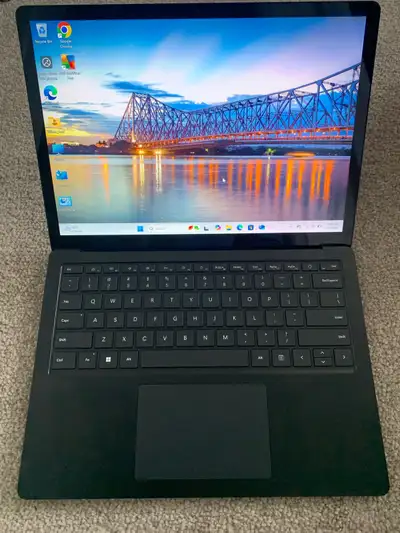 Microsoft Surface Laptop 5 13.5” - i7 - 16GB - 256GB, View more