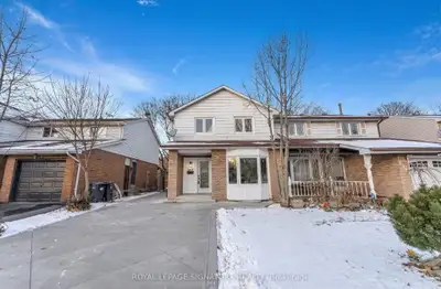 The property is located at Masthead Crescent in the Erin Mills neighbourhood. The home is a 2-storey...