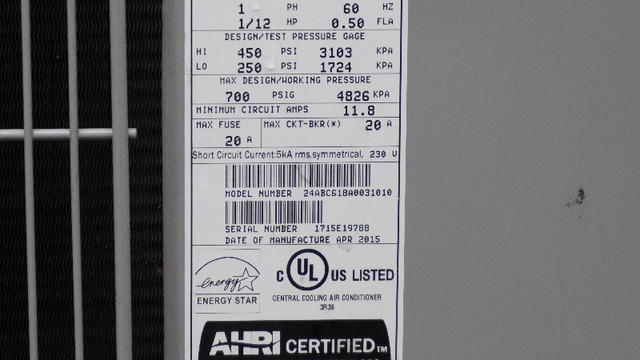 Carrier Air conditioner Used but in Excellent shape in Heaters, Humidifiers & Dehumidifiers in Hamilton - Image 3