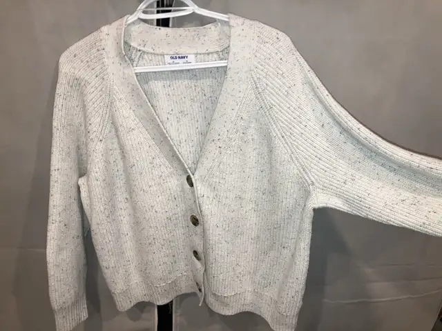 Old Navy XL Cardigan in Women's - Tops & Outerwear in Winnipeg - Image 2