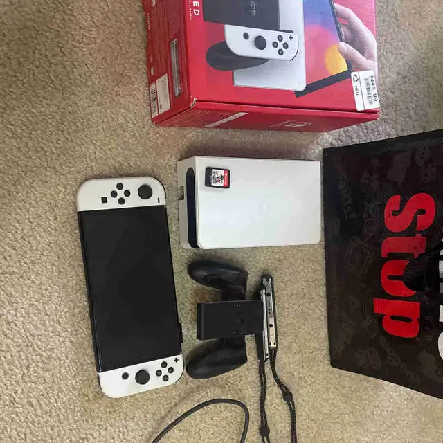 Nintendo Switch OLED — Like New — Original Box + Accessories +64170261331201120
