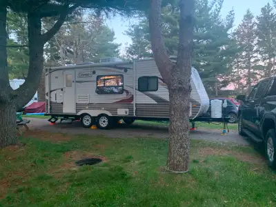 A comfortable RV with a great layout that comes with everything you need to go camping the moment yo...