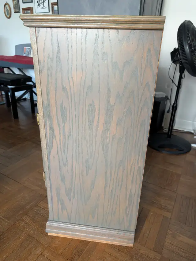 Vintage Solid Oak Hutch in Hutches & Display Cabinets in City of Toronto - Image 3