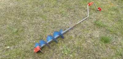 Used ice auger, in good working condition. If interested, please contact Jack at 613-398-7594