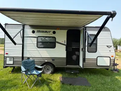 Looking for a clean, easy to tow trailer ? This 17 ft Hideout is in fantastic shape and ready for th...