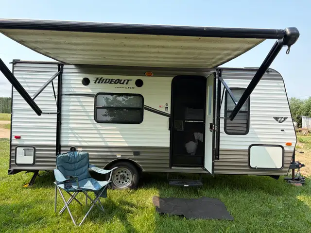 2015 Keystone Hideout 17ft in Travel Trailers & Campers in Cranbrook - Image 2