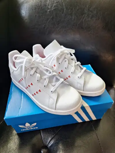Brand New Adidas Size 2 Kids/Youth Stan Smith Sneakers, BNIB, View more