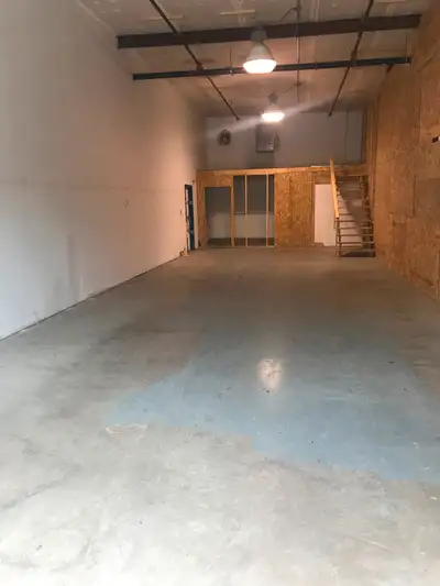 Open space for you to design to suit your needs. 18 ‘ ceiling, roll up door, man door, washroom, ons...