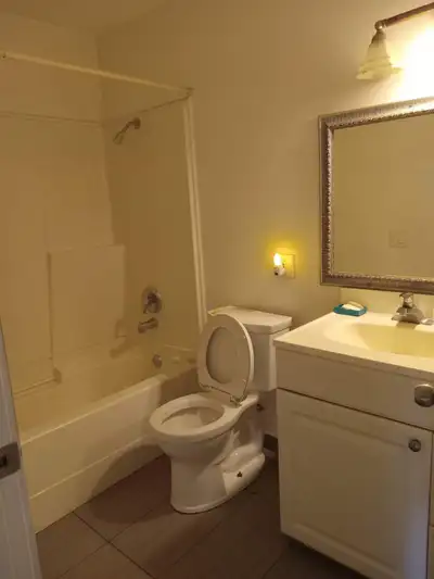 78 ave nw bunglow main floor has room to rent , funnished included water ,electricity and intnet, ve...