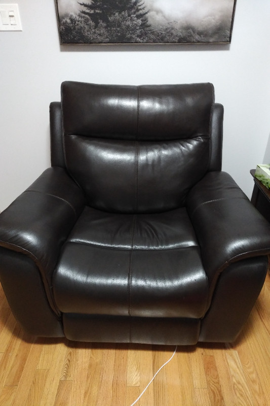 NEW Large Leather Reclining Armchair in Chairs & Recliners in City of Toronto - Image 4