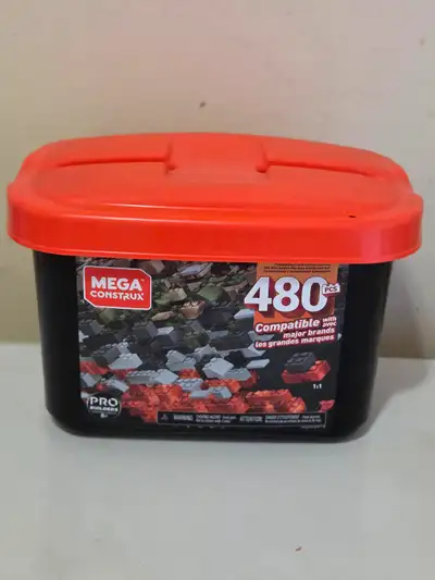NEW Builders Tub (Camo) 480 Pcs With Original box Here is a link from a similar product for your ref...