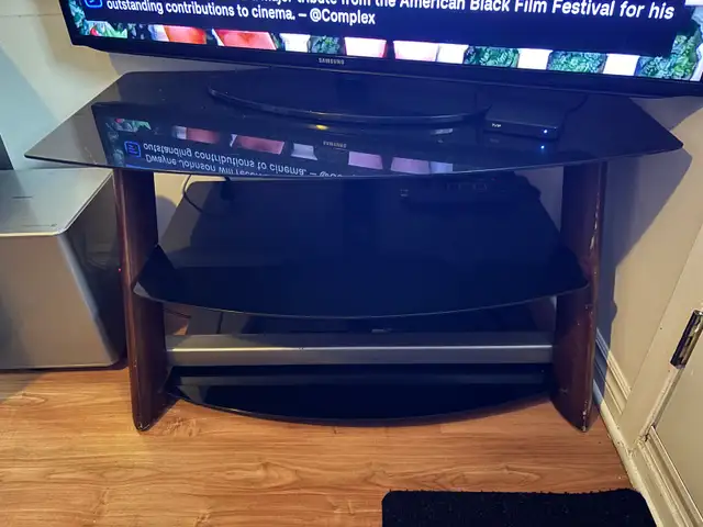 Meuble TV in TV Tables & Entertainment Units in City of Montréal - Image 2