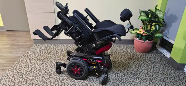 Q6 Quantum Edge 3 Stretto Power WheelChair62863735852161122