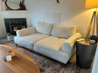 Couch with adjustable backrests 