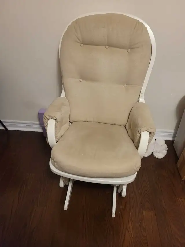 Rocker Chair in Chairs & Recliners in Markham / York Region - Image 2