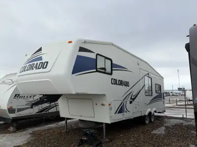 2005 Colorado 27RL - one owner, clean and well looked after. Perfect couples floor plan. Located in...