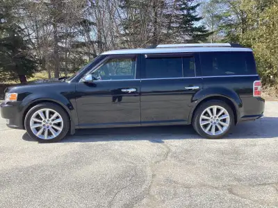 2011 Ford Flex Limited with EcoBoost V6 twin turbo AWD with 139,000 kms. Has been taken very good ca...