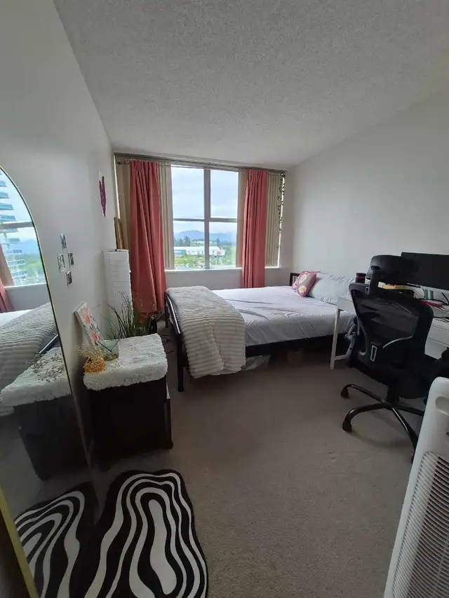 Private Room + Bathroom in Spacious 2 Bed/2 Bath Condo in Room Rentals & Roommates in Delta/Surrey/Langley - Image 2