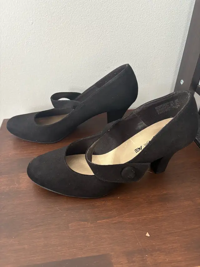 Women’s Size 10 Mary Jane Heels in Women's - Shoes in Brantford - Image 4