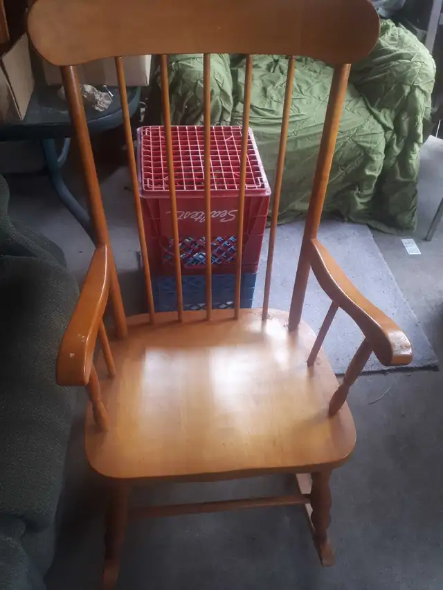 rocking chair in Chairs & Recliners in Oakville / Halton Region - Image 5