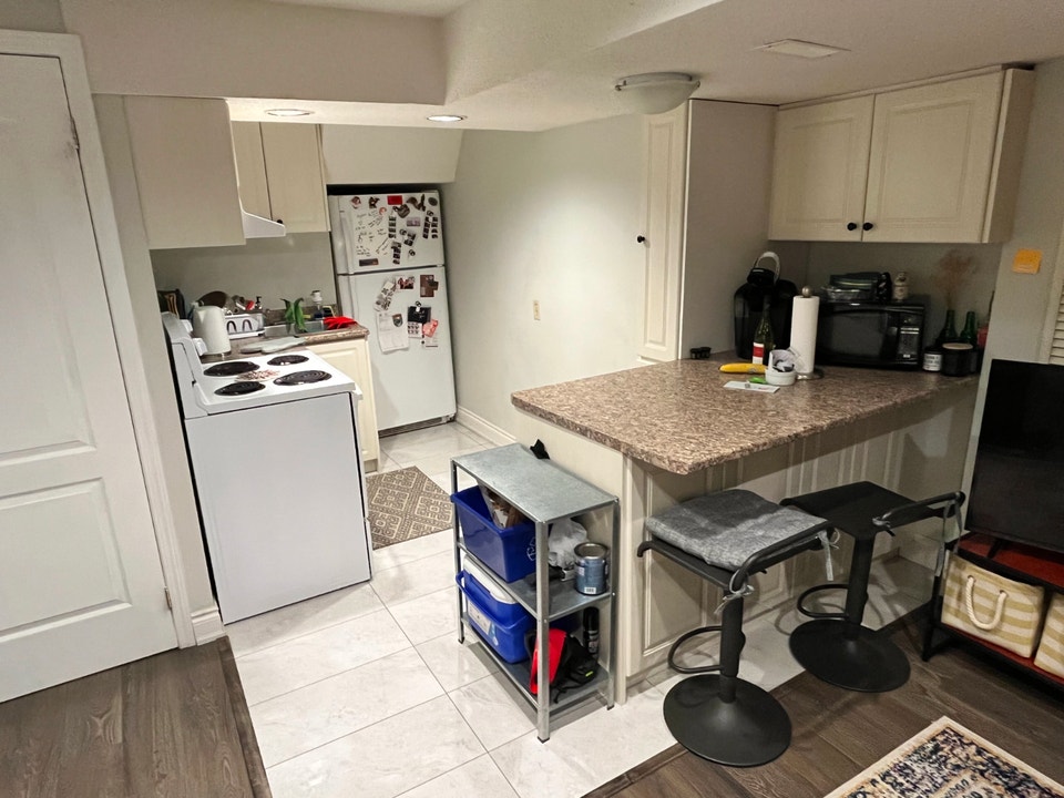 Spacious 1 Bedroom Apartment Across Erin Mills Town Centre 3