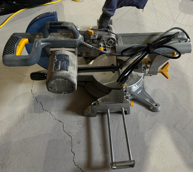 Mastercraft Maximum 10” dual bevel sliding compound mitre saw in Power Tools in St. Catharines - Image 2