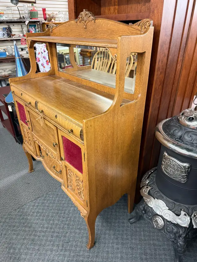 Beautiful solid oak one piece sideboard  in Hutches & Display Cabinets in Edmonton - Image 3