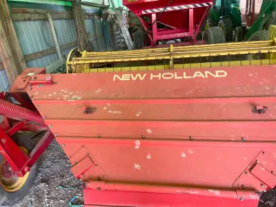 New Holland 488 Haybine in good condition ready to work. Unit has been shedded , rubber rollers are...