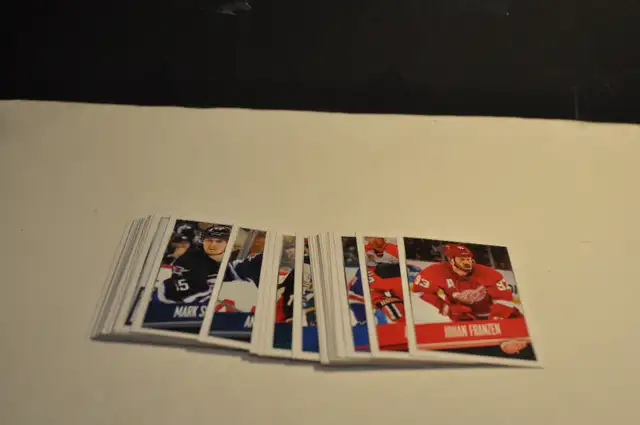 panini & donruss hockey stickers nhl lot of +- 47  2014-2015- 20 in Arts & Collectibles in Victoriaville - Image 2