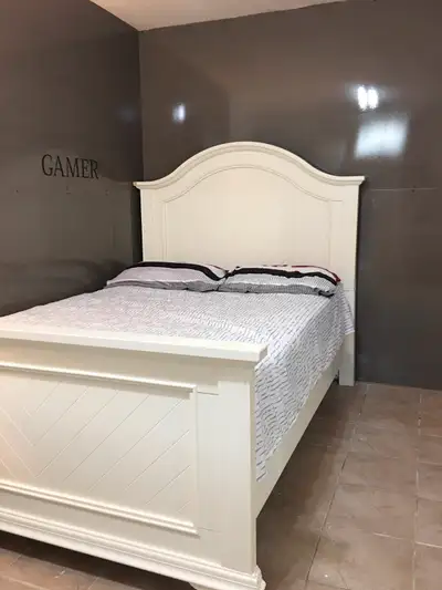 All included fully furnished private room immediately available