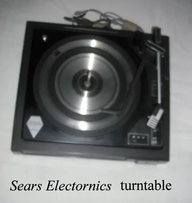 Vintage Stereo System turntable AM/FM/Cassette/8 track/speakers in Stereo Systems & Home Theatre in City of Toronto - Image 10