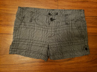 Ladies Size 7 Shorts in Excellent Condition