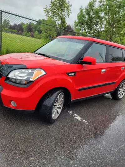 Kia soul 2010 2L manuelle 300 000km. J ai utilisé cet auto pendant 10 ans. Roule encore bien. Vient...