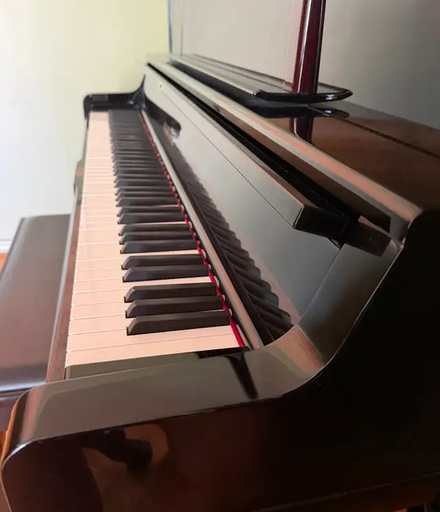 Yamaha YUS5 Professional Upright Piano (2010) – Polished Ebony – in Pianos & Keyboards in City of Toronto - Image 5