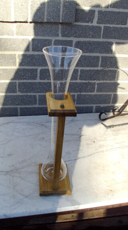 GLASS YARD OF ALE WITH WOODEN STAND in Arts & Collectibles in Mississauga / Peel Region - Image 4