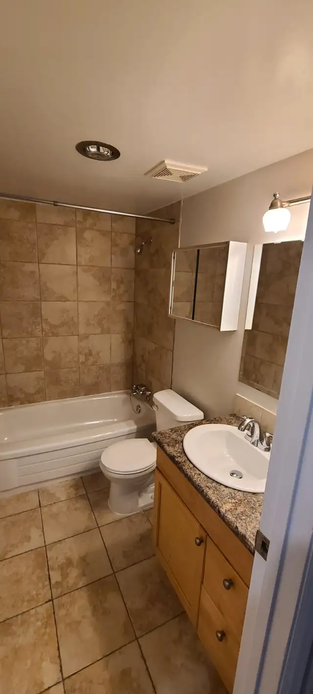 Spacious 1 Bedroom plus Den - Pet Friendly63838171957505124