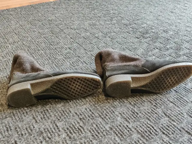 Aerosoles Suede Winter Boots / Booties / Shoes - Women Size: 6.5 in Women's - Shoes in Calgary - Image 7