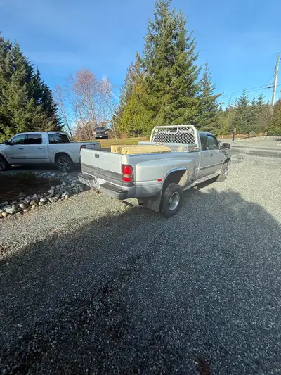 2000 dodge ram Cummins dually 3500 4x4 154000km auto. Really good shape truck has some scratches on...