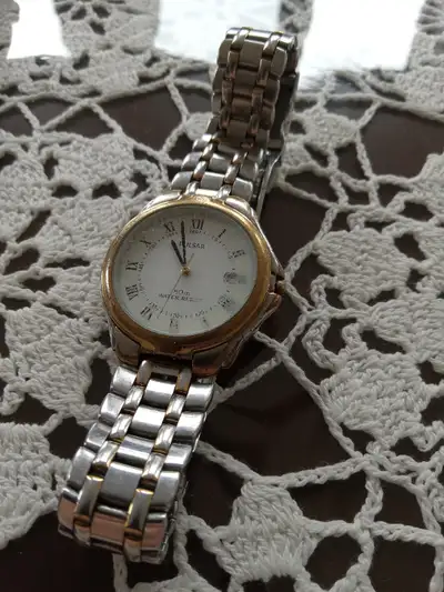 Montre à pile gratuite à vie chez l'Latendresse au Carrefour de l'Estrie ...fonctionne bien..