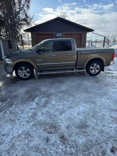 2015 Ram SLT 3L Eco diesel ( deleted ). Mint condition , runs and drives great ,awesome fuel mileage...