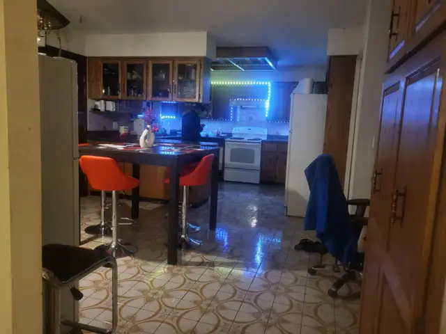 Space available in a shared room in Burnaby Holdom in Room Rentals & Roommates in Burnaby/New Westminster - Image 10