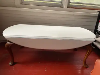Two tone coffee table. Measurements in pictures. Pick up only St. James area. No smoking home $20