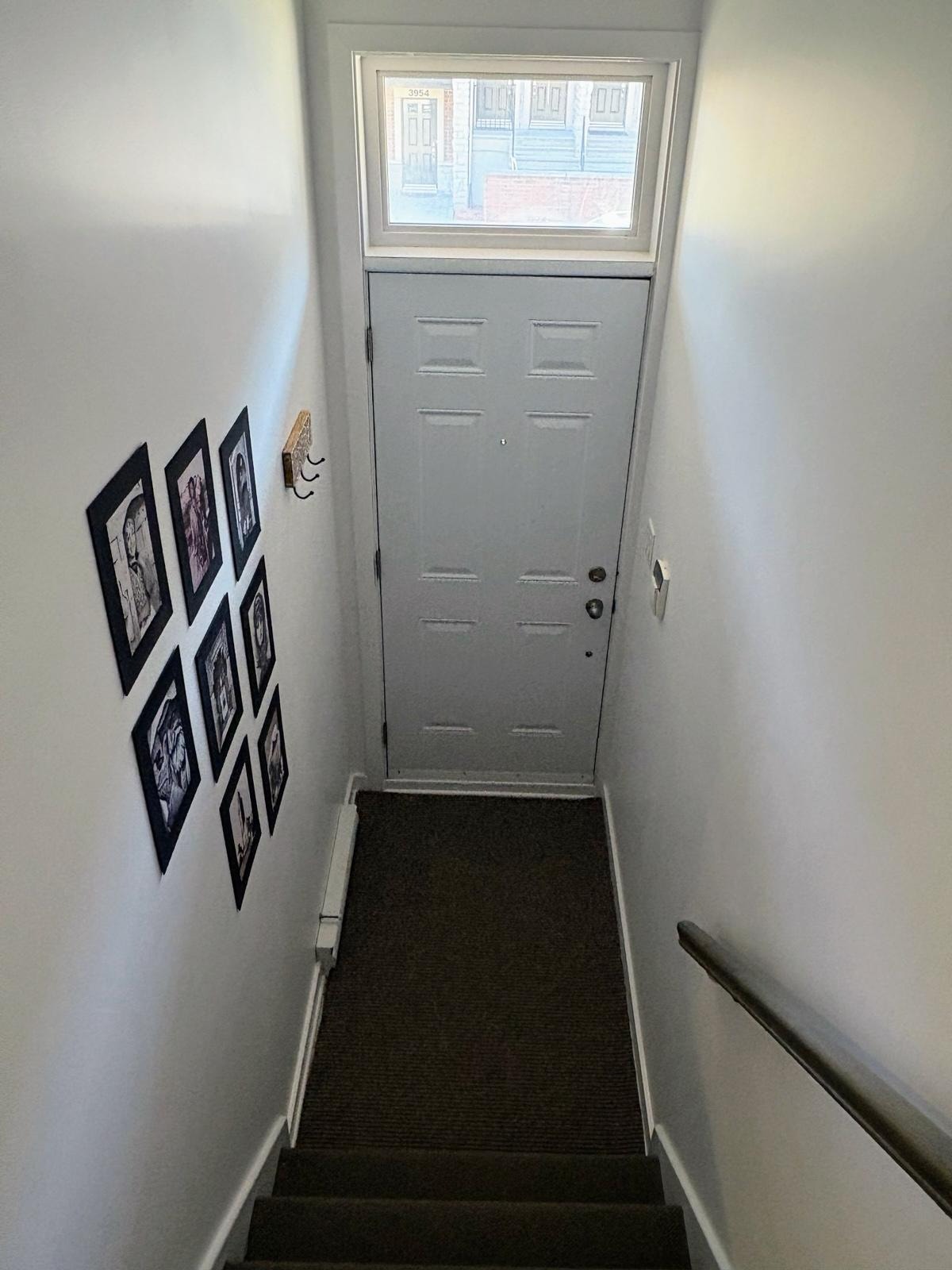 Spacieux Condo 4 1/2 à Laval, grande terrasse, semi meublé — photo 1