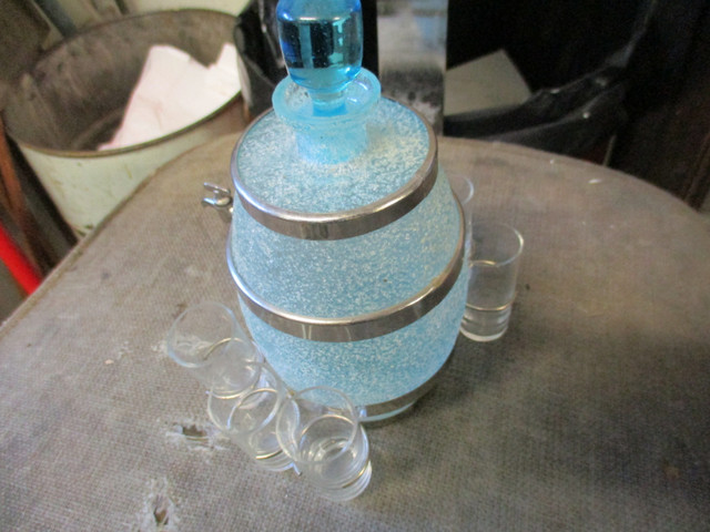 1960s GLASS BARREL SHOT GLASS METAL SPIGOT LIQUOR DISPENSER $20 in Arts & Collectibles in Winnipeg - Image 3