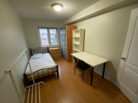 Rooms for rent located in York university village 