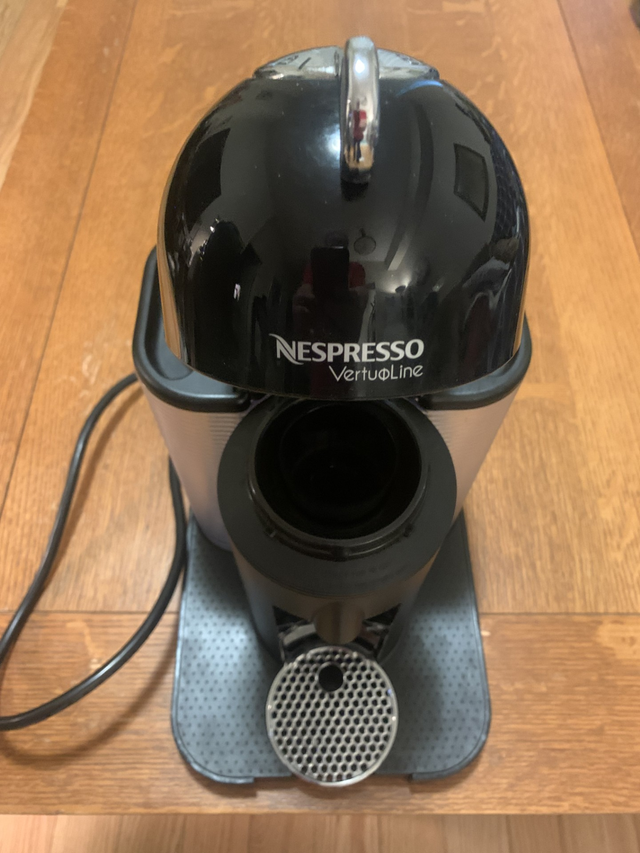 Nespresso Coffee / Expresso Machine in Coffee Makers in Kingston - Image 3