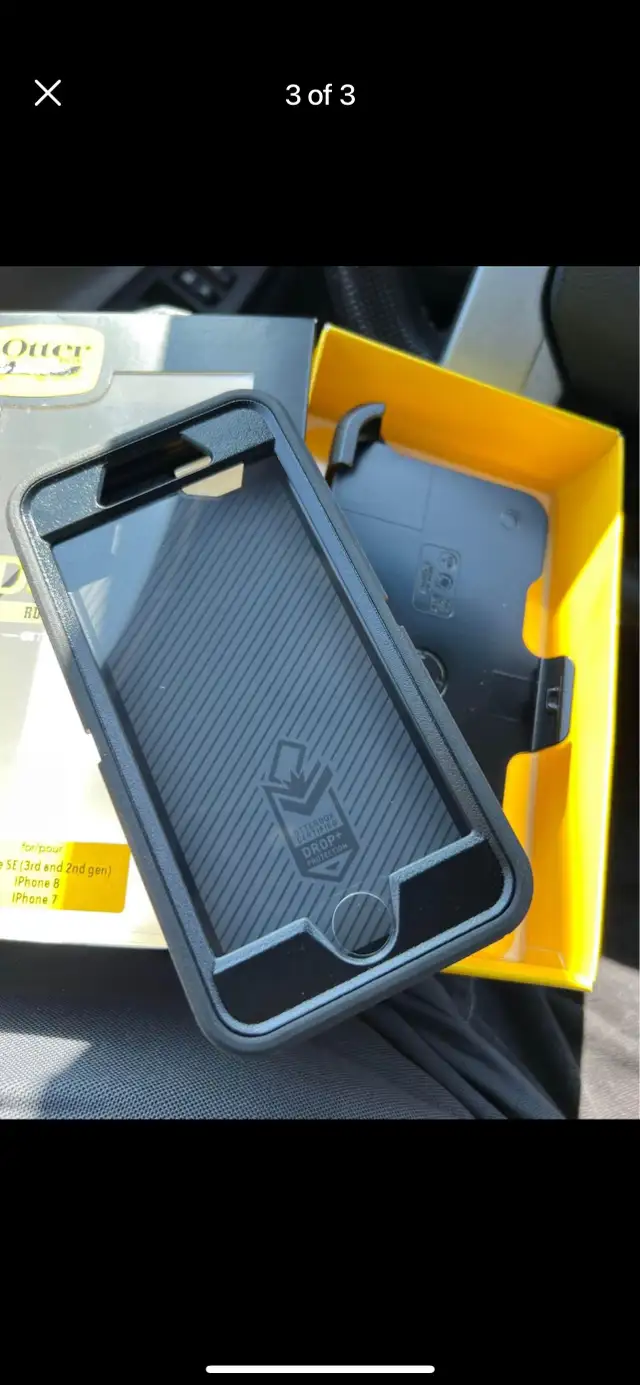 Otterbox defender series phone case Apple iPhone 7 / 8 and SE in Cell Phone Accessories in Hamilton - Image 4